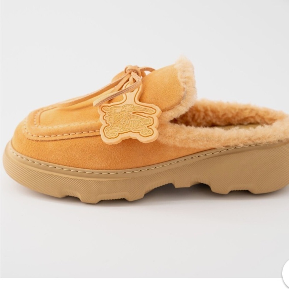 Burberry Stony faux fur suede mules Marshmallow peach orange size 39 US9 - Picture 2 of 5